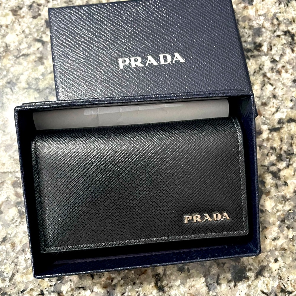 Authentic Prada 6 Rings Key Holder Leather Black. Used 3x. Looks brand new.
